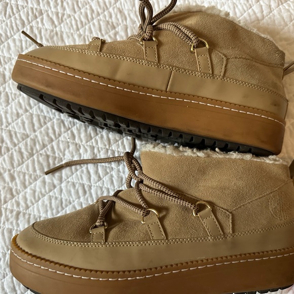 Boots - Picture 5 of 15